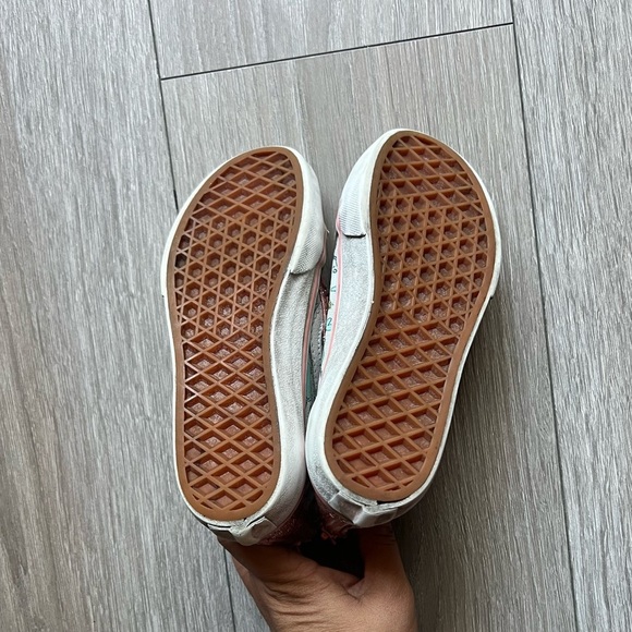 Vans Pink Sparkle and Blue Shark Party Sk8 High Sneakers Size 13 PLAY - Picture 4 of 9